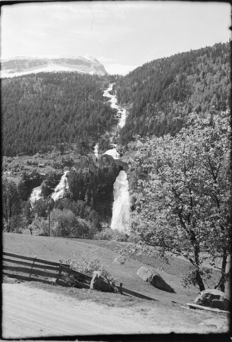 Håkon Prestkværn, Ukjent fjellandskap med foss. Romsdalen,
