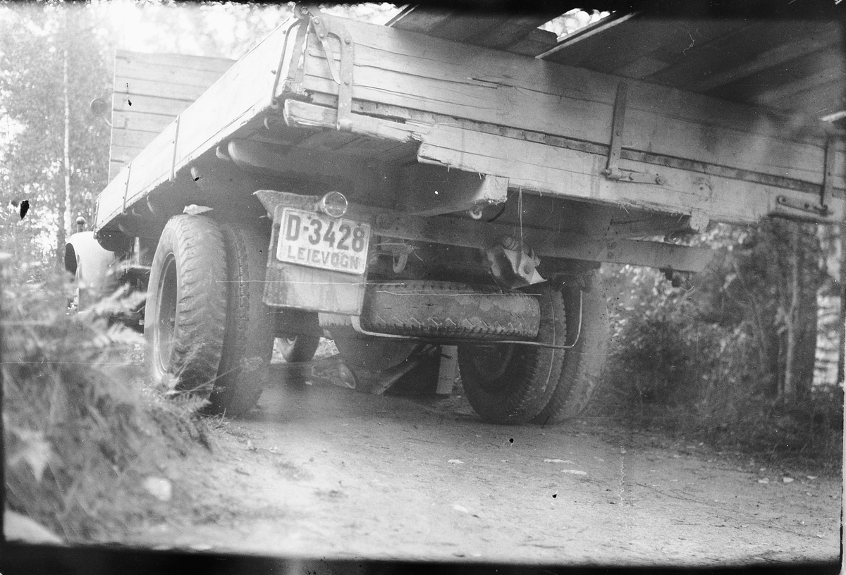 Håkon Prestkværn, VOMAG LASTEBIL (TYSK BILMERKE). D-3428. EIER: OLE BRÆNDEN, RING (1948).