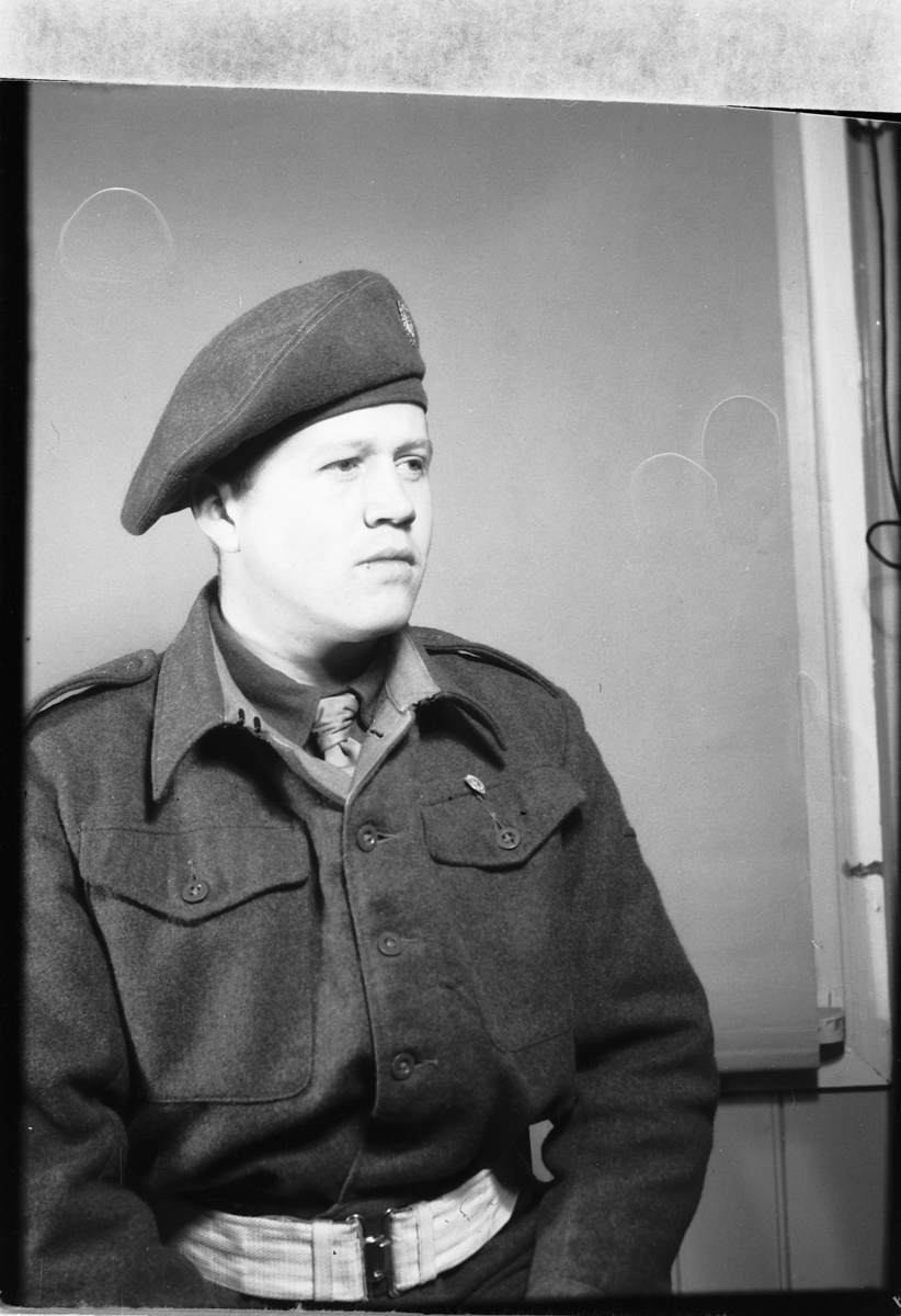 Håkon Prestkværn, Ukjent norsk soldat i uniform.