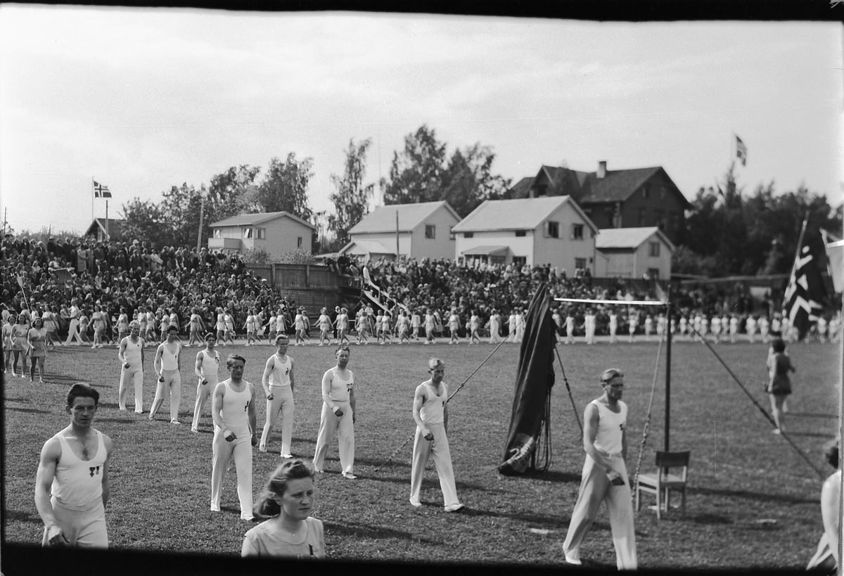 Håkon Prestkværn, Briskeby Gressbane, Hamar, turnstevne,defilering,