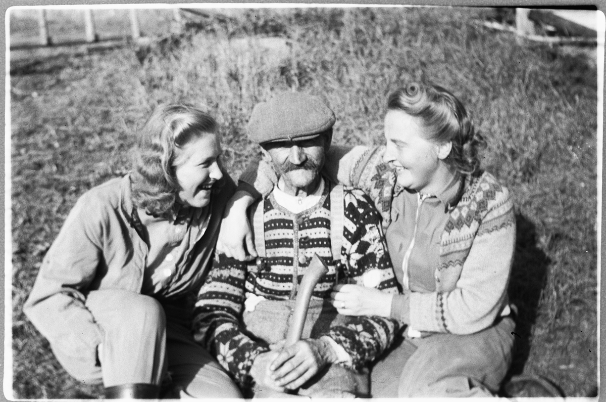 Håkon Prestkværn, Eldre mann med to kvinner.