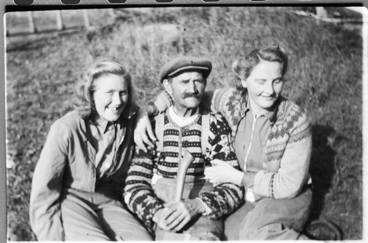 Håkon Prestkværn, Eldre mann med to kvinner.