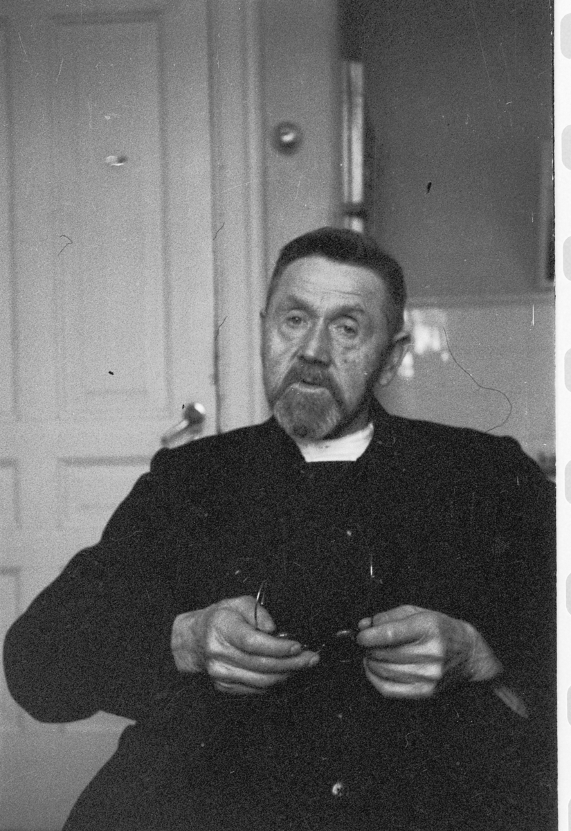 Håkon Prestkværn, Ukjent mann.