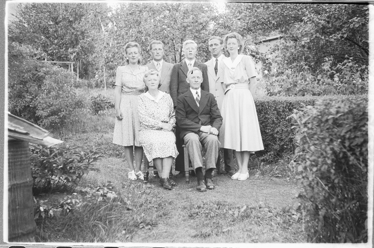 Håkon Prestkværn, Eksteriør, hage. Ukjent familiegruppe.