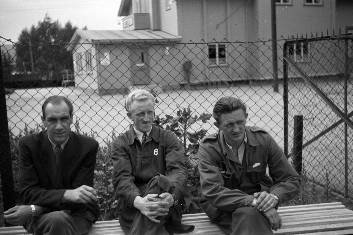 Håkon Prestkværn, Tre ukjente menn. f. v. ukjent, Odd Nystuen og Sigvald Nyberg.