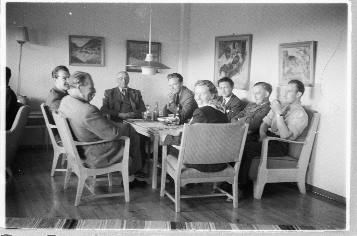 Håkon Prestkværn, Dalseter Høyfjellshotell i Espedalen Sør-Fron, Oppland,interiør,gjester.