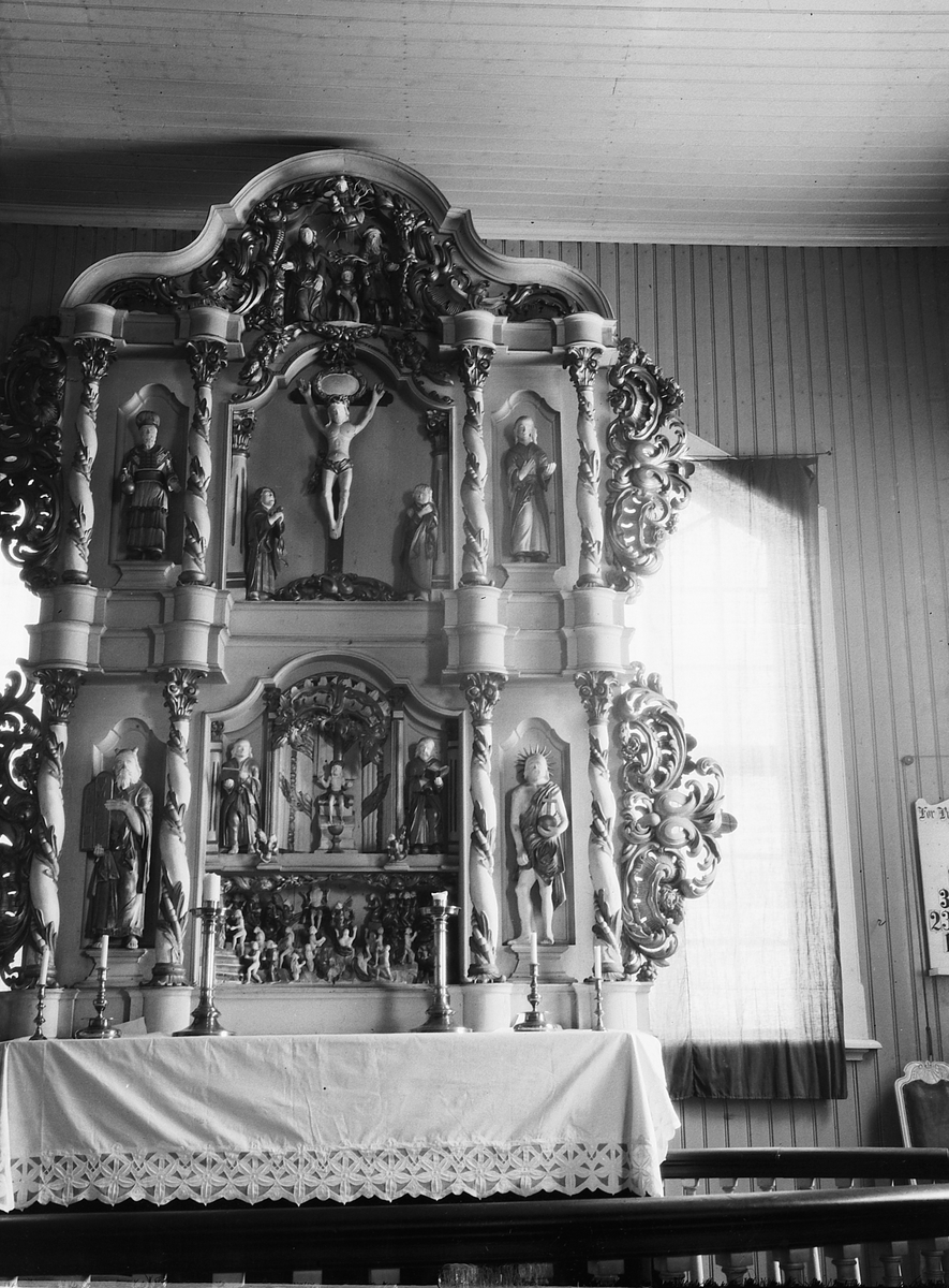 Ragnvald Andersen, VELDRE KIRKE i Ringsaker, ALTERTAVLE, SKÅRET 1790 AV ANDERS OLSEN SÆTHER FRA BRØTTUM.