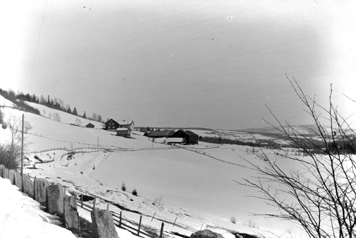 Ole Hansen Løken, LANDSKAP, RUDSHØGDA i Ringsaker, BOLSTAD GARD, VINTER.