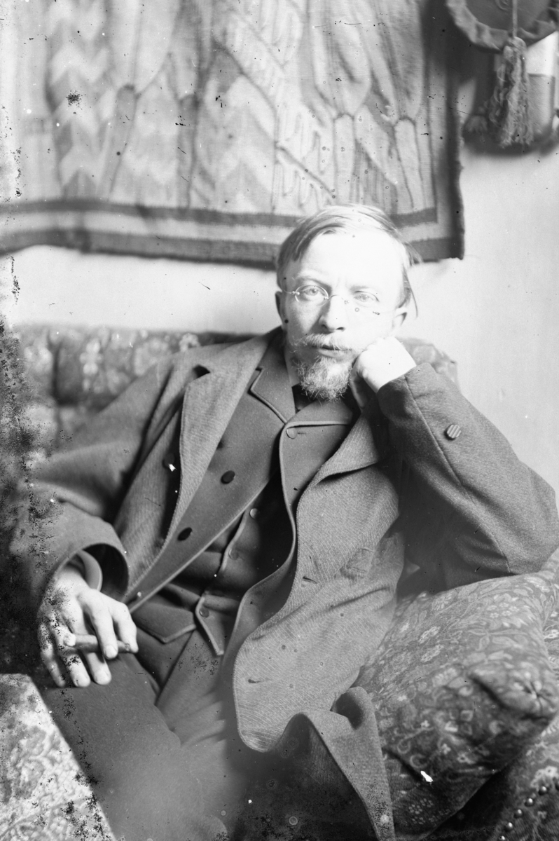 Hans Emil Erichsen, Billedhugger Stephan Sinding (1846-1922) med sigar.