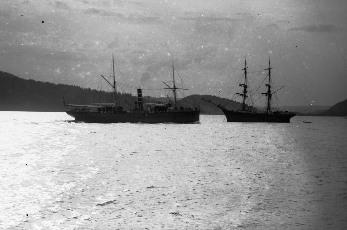 Hans Emil Erichsen, Dampbåt og seilbåt i Drøbaksundet.