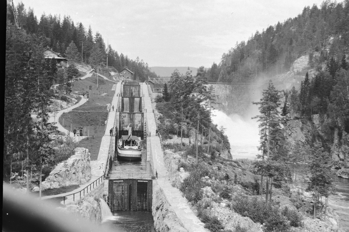 Hans Emil Erichsen, Telemarkskanalen, dampbåten Nordsjø i Vrangfoss sluser, Telemark.