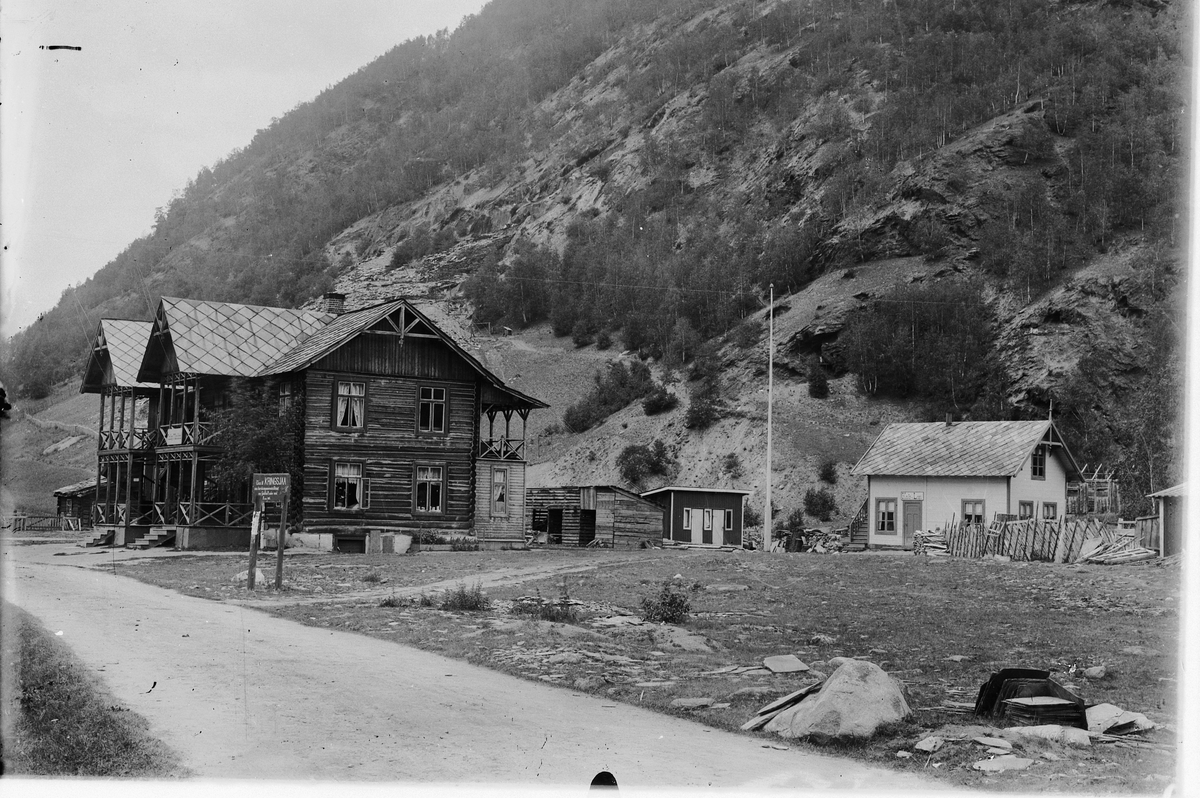 Hans Emil Erichsen, Ottekren i Sel, Gudbrandsdalen. Kafe&Logi, Ca. 1894.