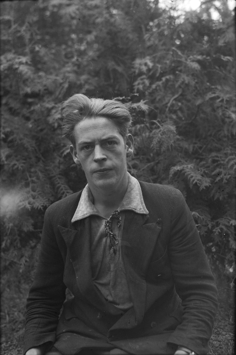 Håkon Prestkværn, Portrett, ukjent mann.