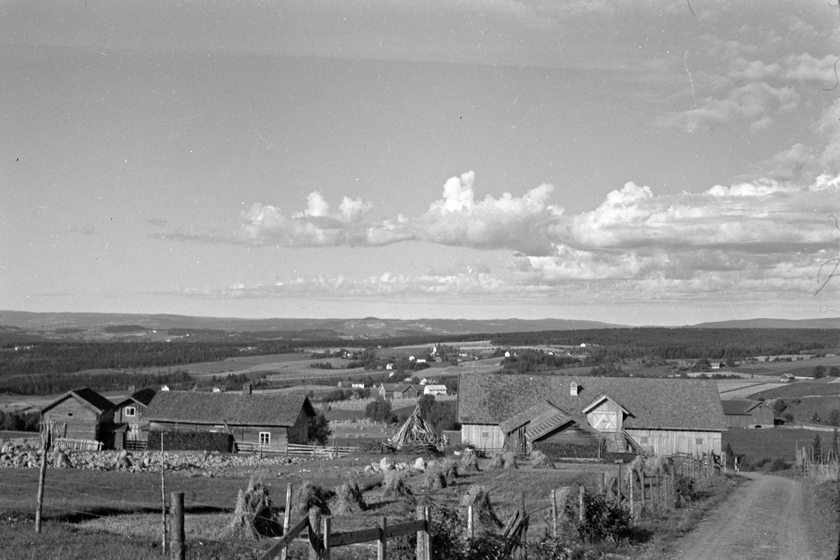Håkon Prestkværn, Mot Byflaten. Veldre kirke i bakgrunnen.