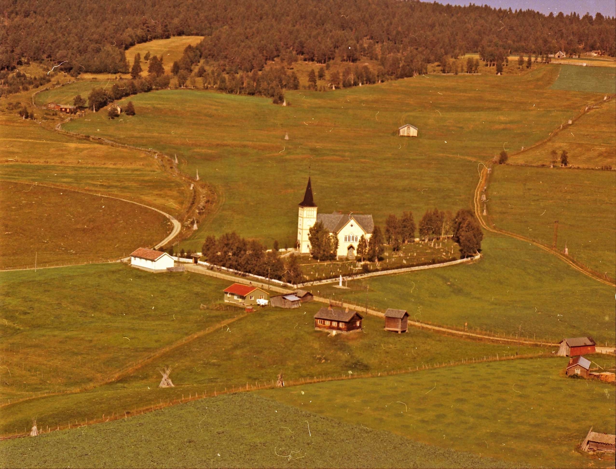 Widerøes Flyveselskap A/S, Os kirke.