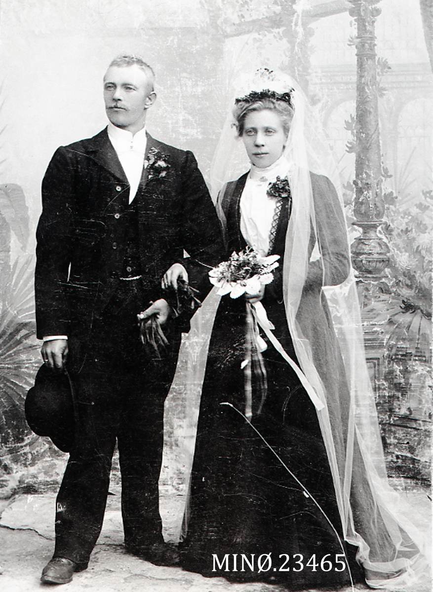 Henrik Augustinsson Stinessen, Brudebilde - Torleif og Anna Slettan