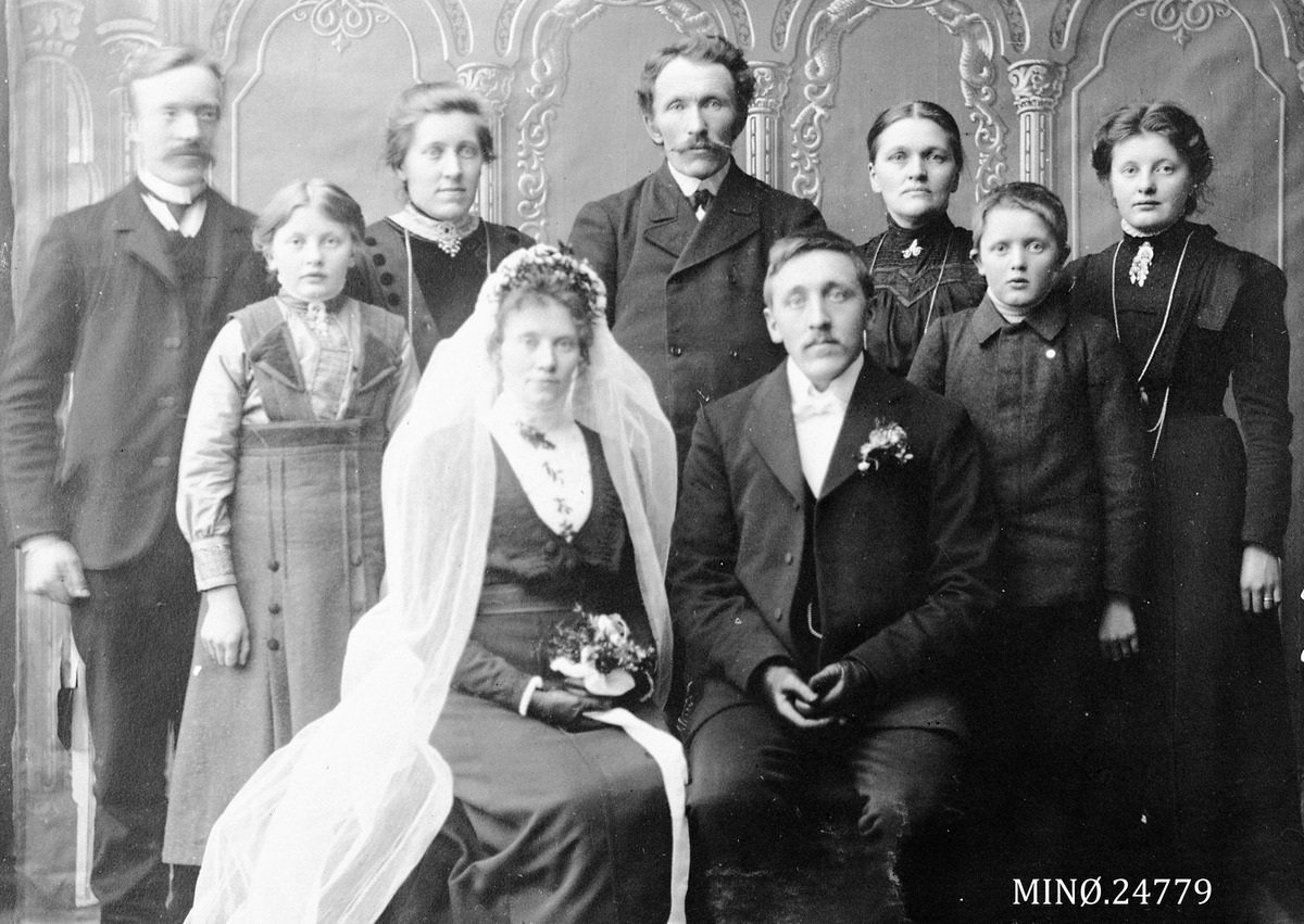 Iv. Olsen, Bryllup - Olava og Johan Steen
