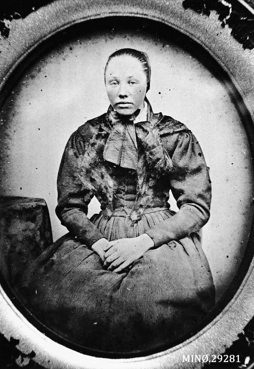 Elen Schomragh, Portrett av kvinne. Ane Lisbet f. Odden 1836. Gift Holm
