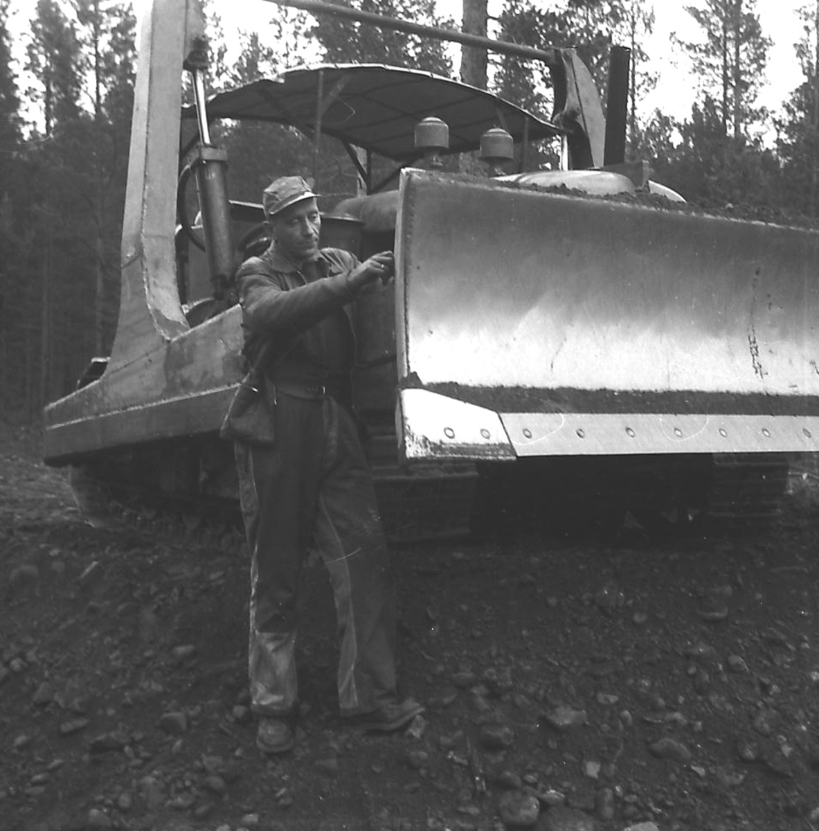 Per Magne Grue, Gravemaskin, skogsveibygging til Gjera og Londalen, Vingelen.