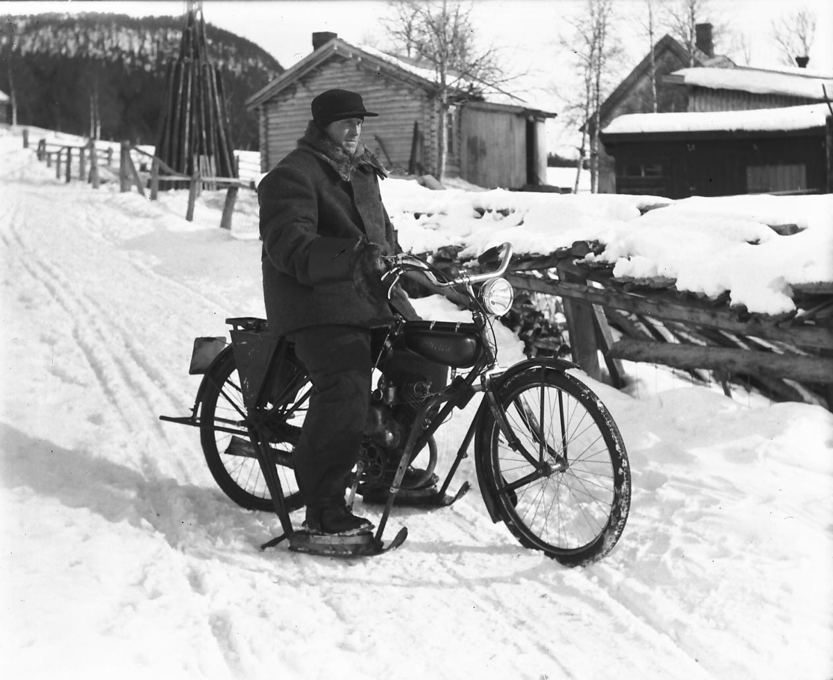 Per K. Lien, Motorsykkel med ski (Sykkel med motor og ski).