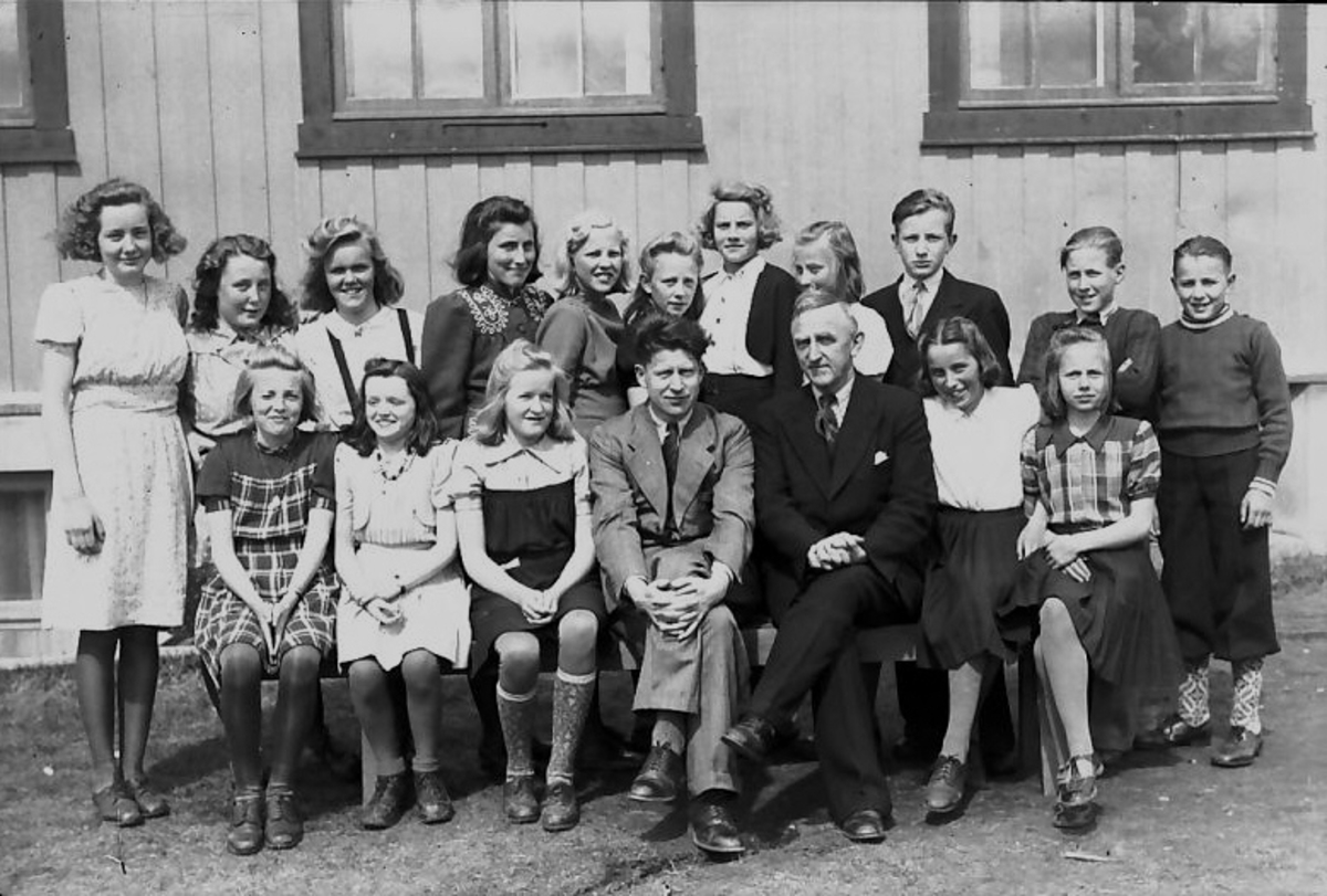 Per K. Lien, Klassebilde, folkeskolen, Alvdal, 1945.
