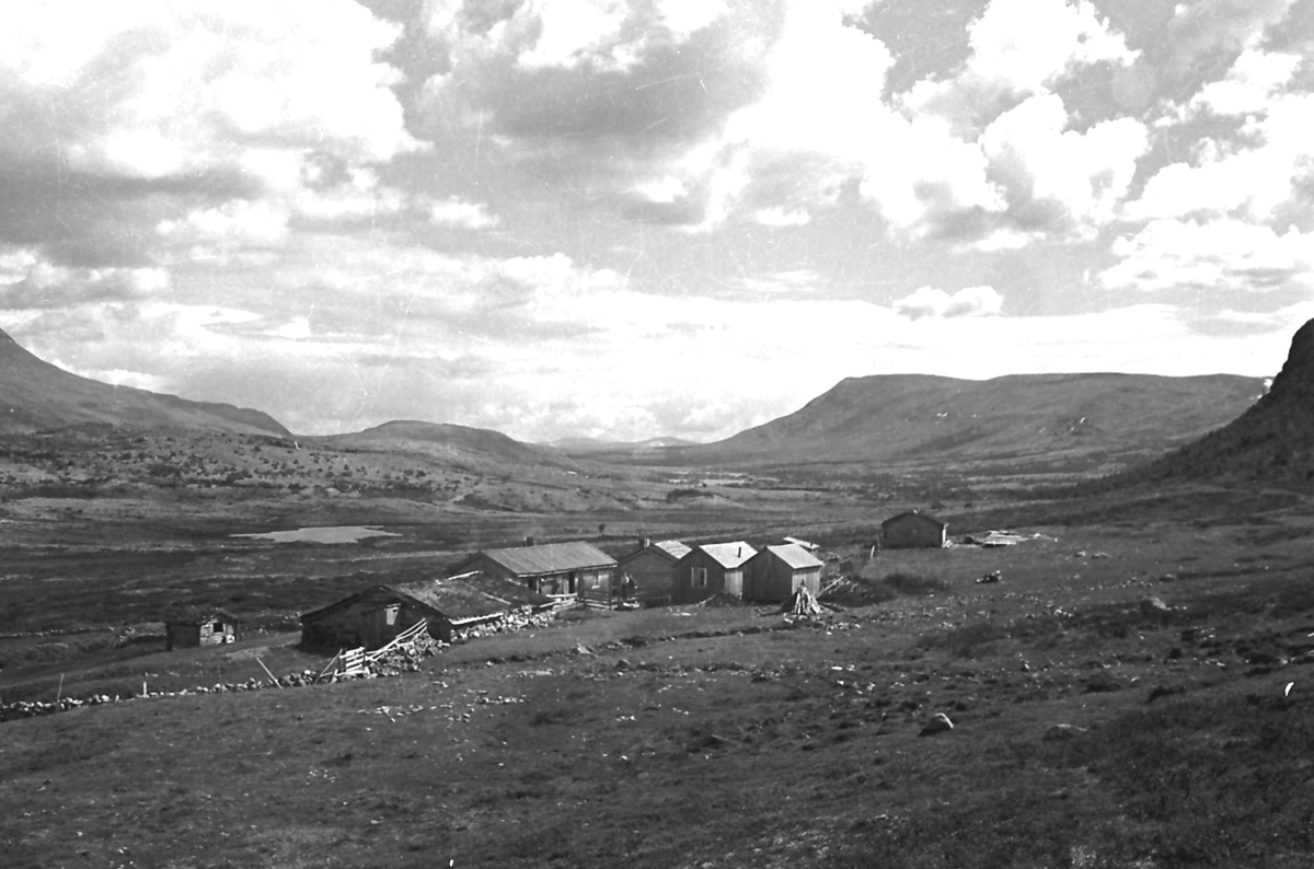 Per K. Lien, Fjell-landskap med seter.