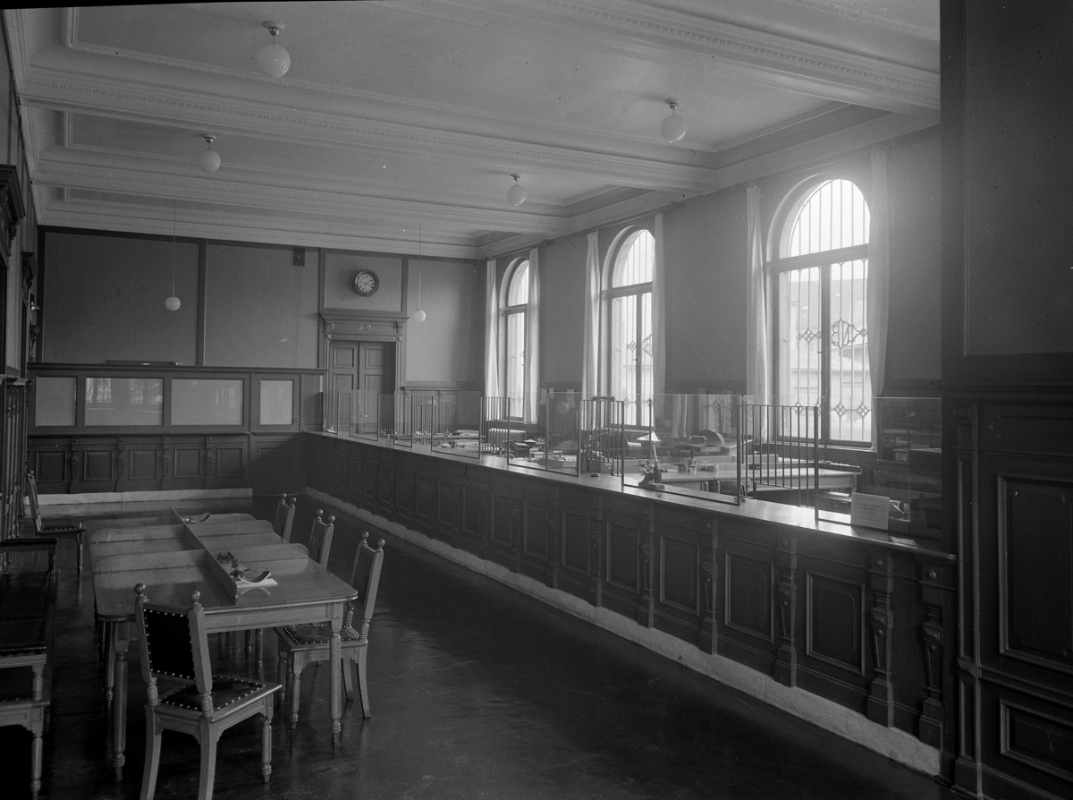 Normann Fotoatelier, Norges bank. Parkgt. 21, Hamar. Intriør.