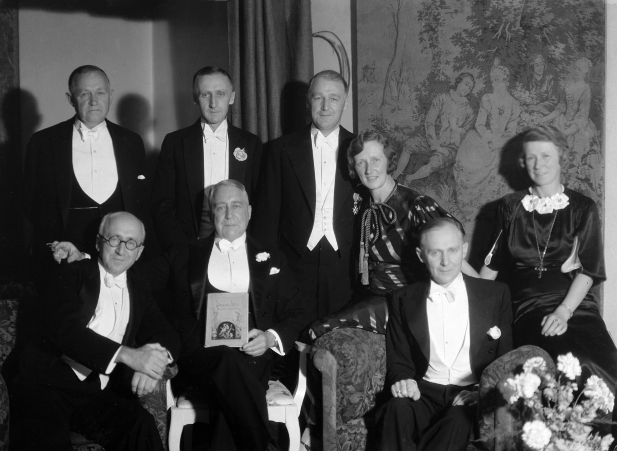 Normann Fotoatelier, Kjøpmann Chr. Platou Murstad, Hamar. Gruppe. Selskap på Høsbjør.