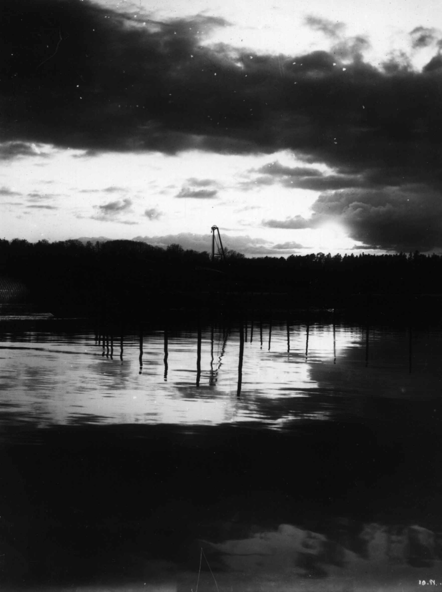 Hermann Christian Neupert, Skarpsno, Oslo 1908-10. Stemningsbilde over vannet fra Skarpsno.