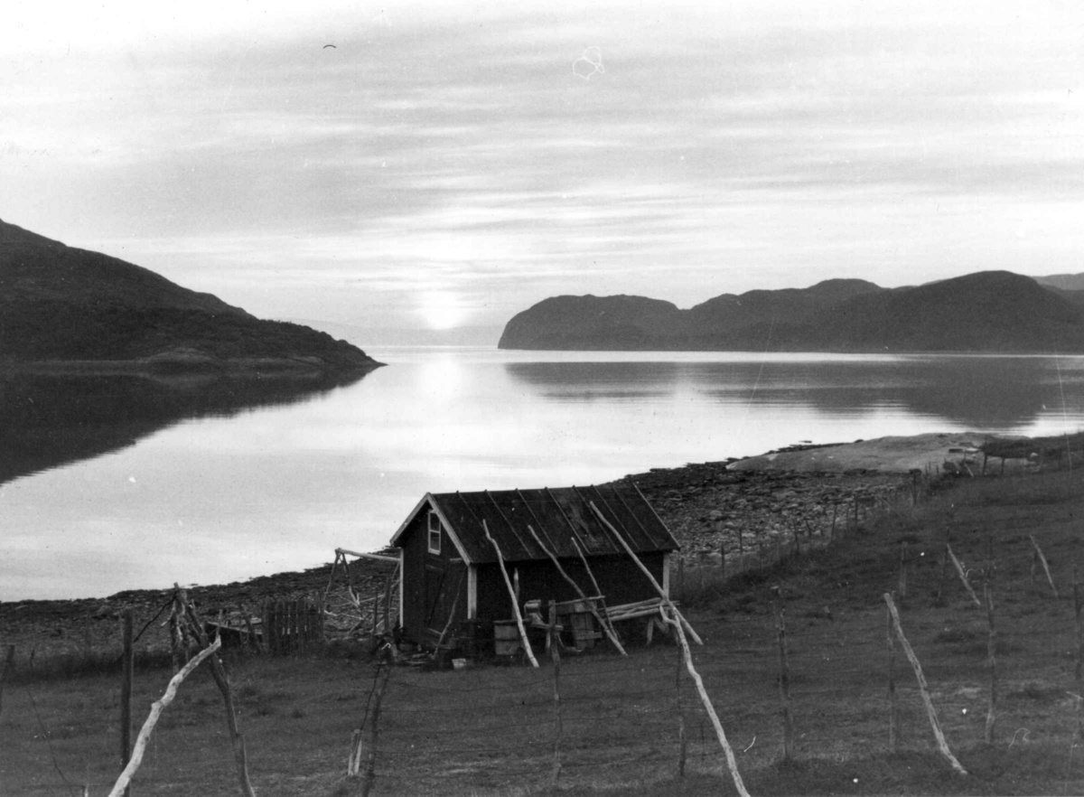 Virginia Raymond Davidson, Naust i Ifjord Lebesby, Finnmark, 1959. Eier (1959) var Klemet Johnsen.