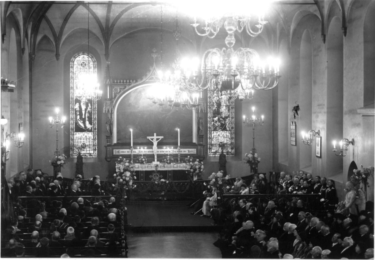 Hermann Christian Neupert, Håkon VII's 25. års jubileum, Oslo. 1930. Gudstjeneste i Vår Frelsers kirke (nå Oslo Domkirke). Fullsatt kirke.