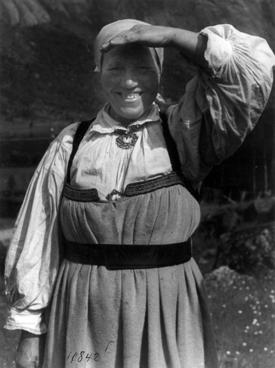 Anders Beer Wilse, Kvinnedrakt