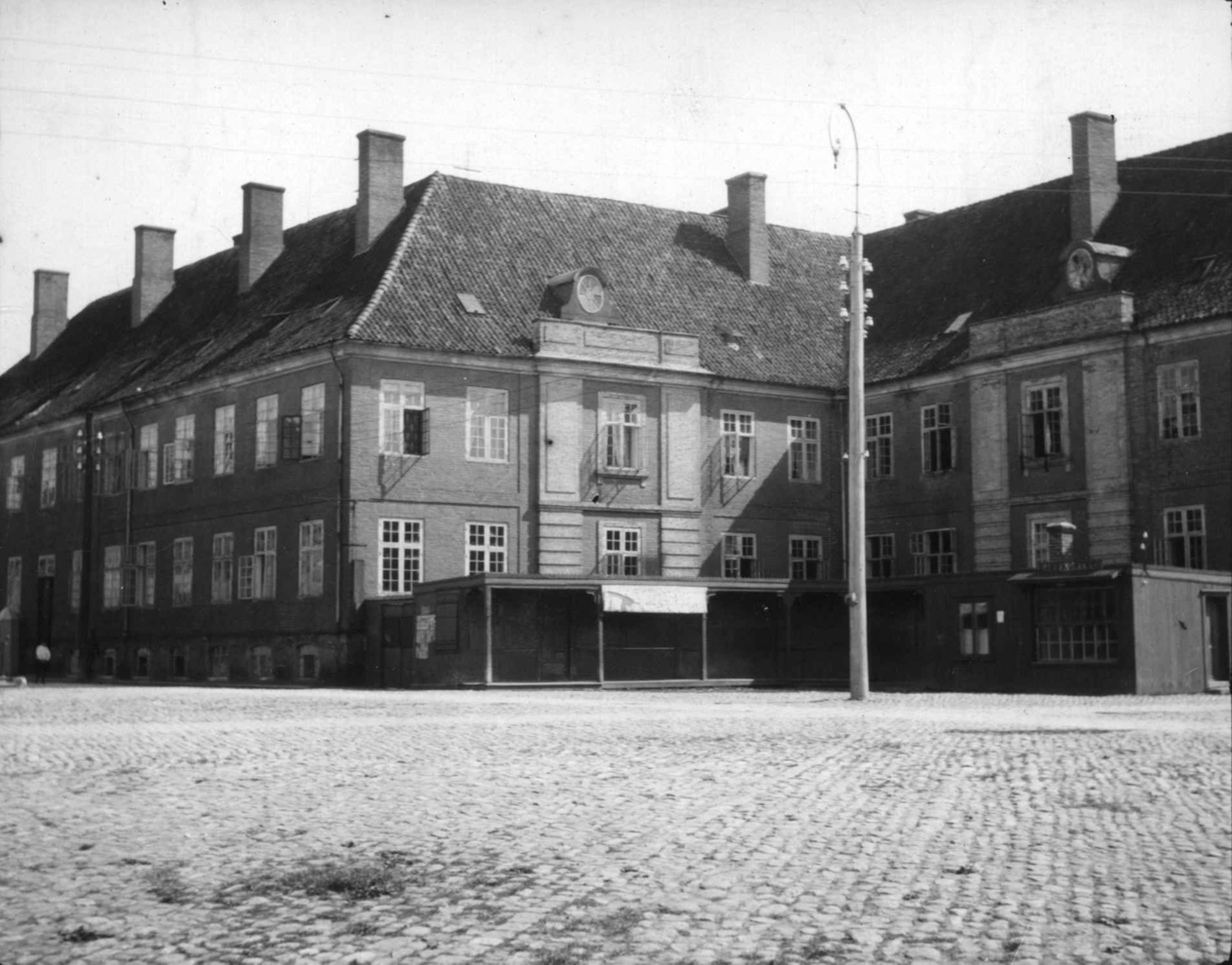 Hermann Christian Neupert, Postkort. Kasernen, Fredrikstad festning.