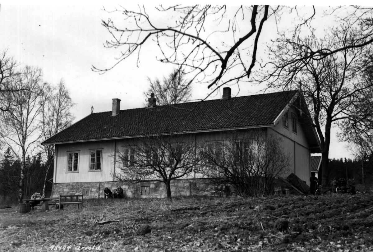 Anders Beer Wilse, Årvoll gård, Oslo, Østre Aker. Våningshuset sett fra hagen.