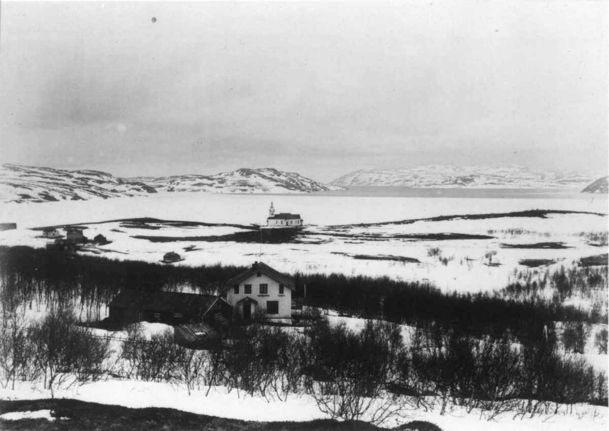 Ellisif Rannveig Wessel, Legeboligen til distriktslege Andreas B. Wessel og Sør-Varanger kirke, Kirkenes, Sør-Varanger, Finnmark, 26. mai 1899.