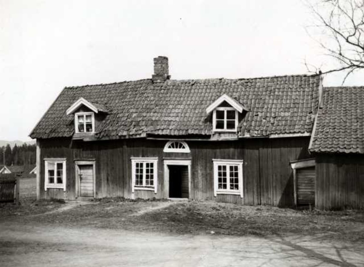 Anders Beer Wilse, Kjelsås, Oslo, 1939. Vokterbolig sett fra gårdsplass.