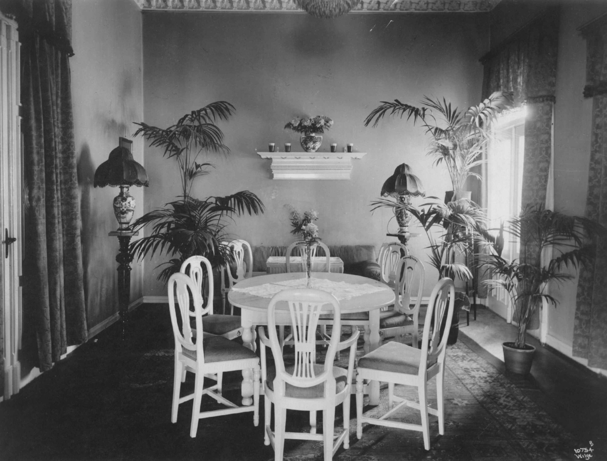 Anders Beer Wilse, Central hotell, damesalong, Drammen, Buskerud. Møbler fra ca. 1780 - 90.