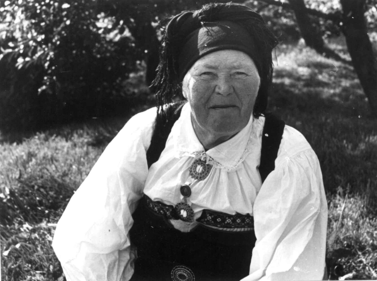 Anna Grostøl, Valle 1939. Portrett av Gunnhild Viki.