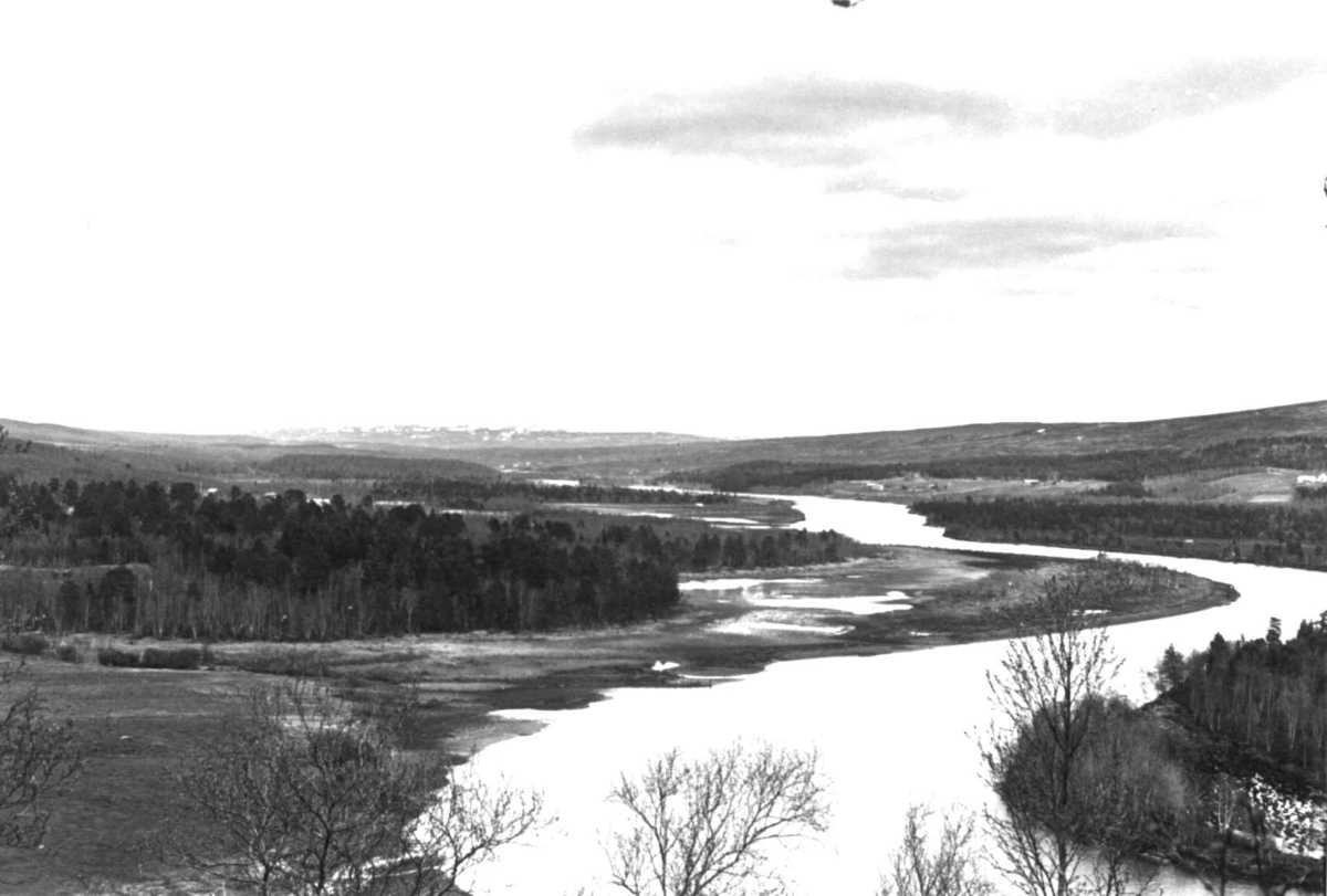 Anna Grostøl, Oversiktsbilde fra Rørosbygdene, fra Bakken, Røros gård 1939.