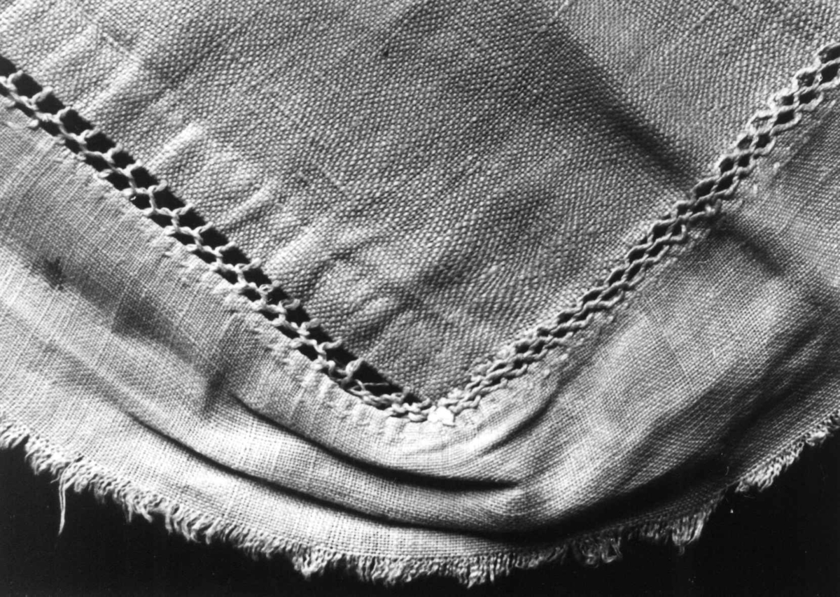 Anna Grostøl, Detalj av linduk med pyntesøm. Bjelland, Marnardal, Vest-Agder 1940.