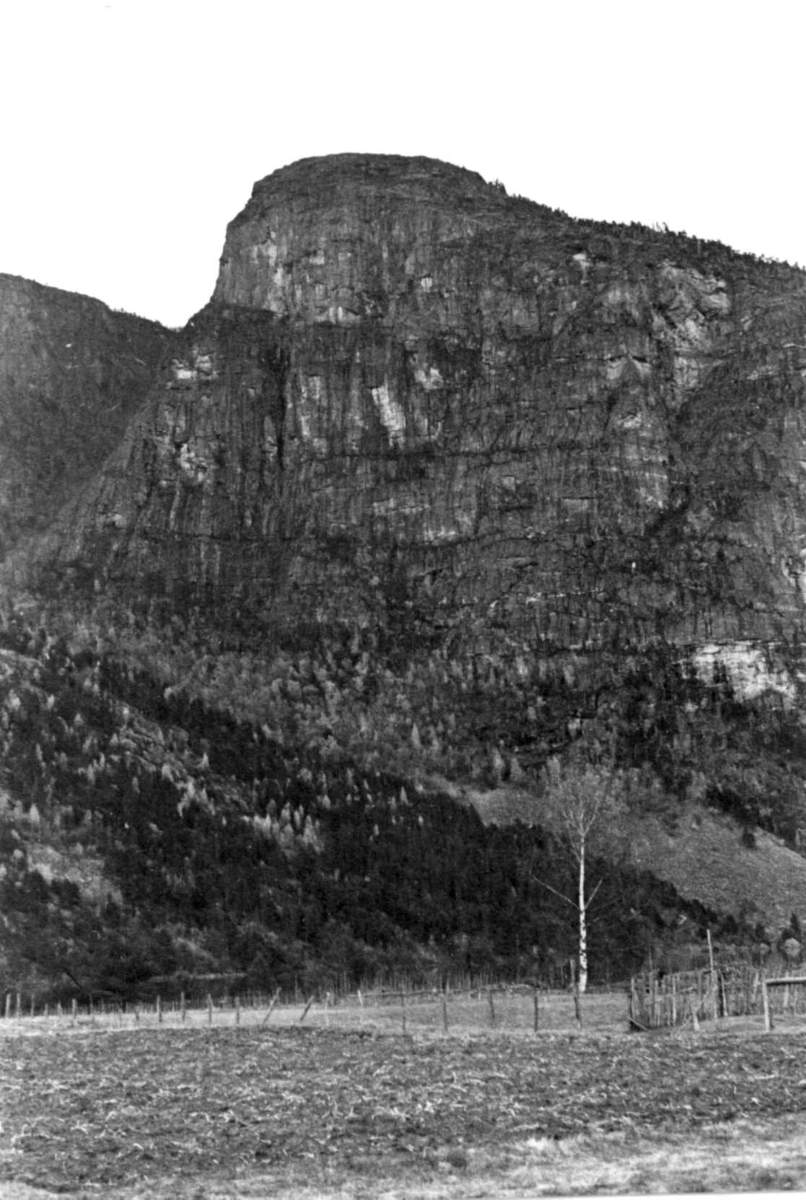 Anna Grostøl, Utsikt fra Rysstad, Valle 1938.