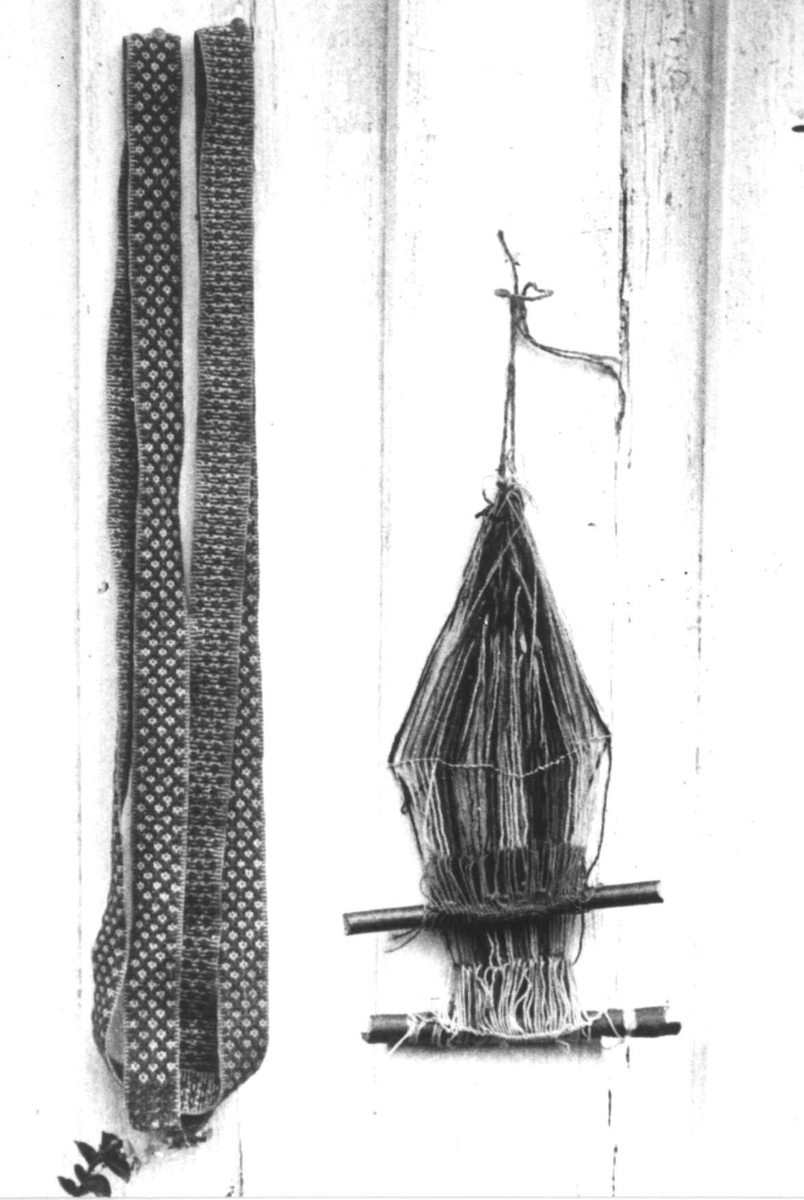 Anna Grostøl, Bånd og muligens del av båndvev med renning. Ukjent sted 1935.