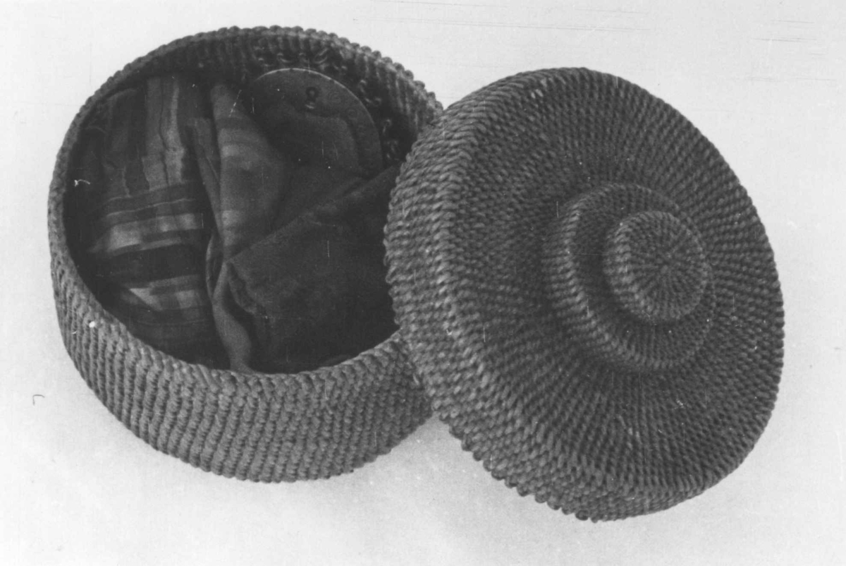 Anna Grostøl, Kurv med lokk lagd av Kristen Kylland. Åseral, Vest-Agder 1943.