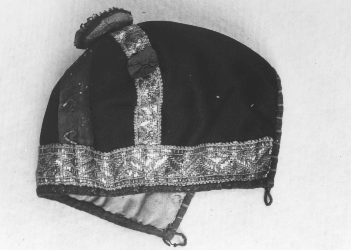 Anna Grostøl, Dåpslue til gutt. Åseral, Vest-Agder 1943.