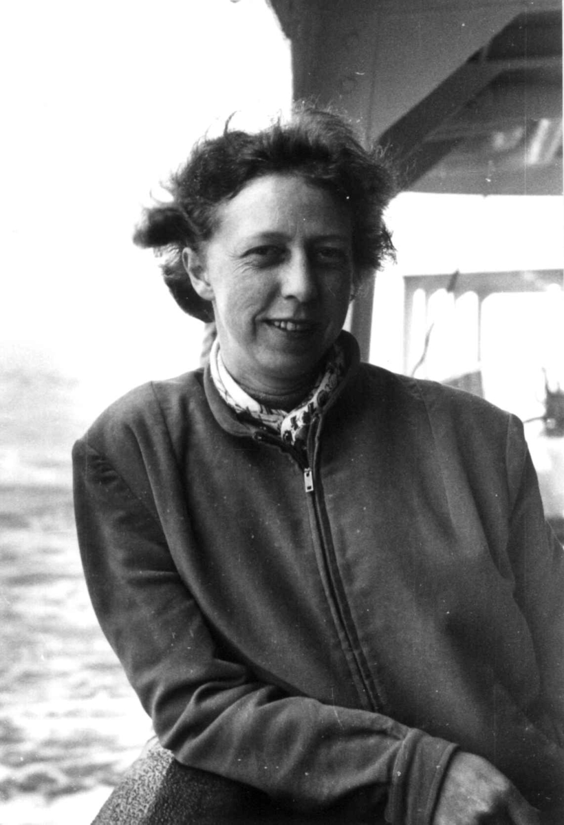 Anna Grostøl, Portrett av en ukjent kvinne ombord i båt. Alta eller Tromsø antagelig 1940-årene.