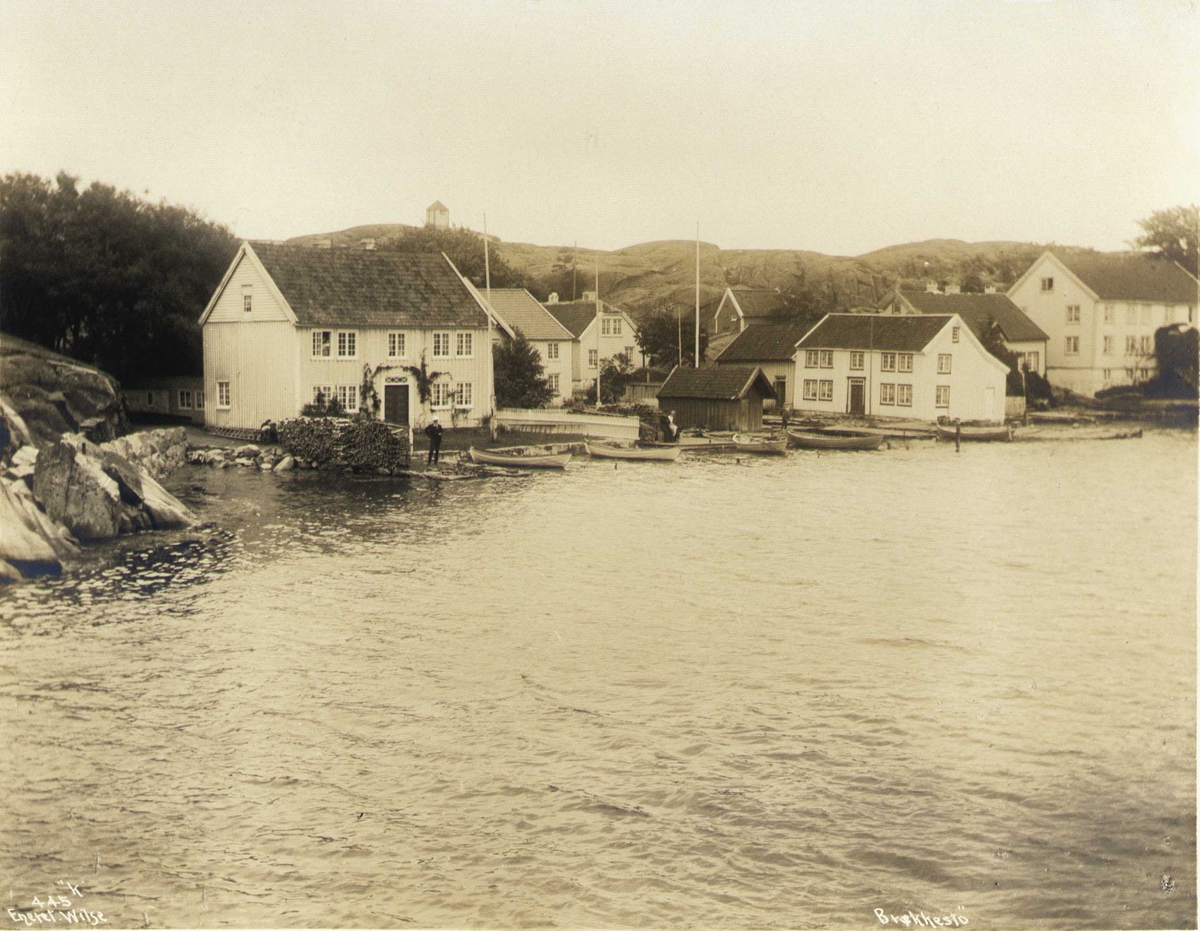 Anders Beer Wilse, Kystparti med trehusbebyggelse, Brekkestø, Lillesand, Aust-Agder.