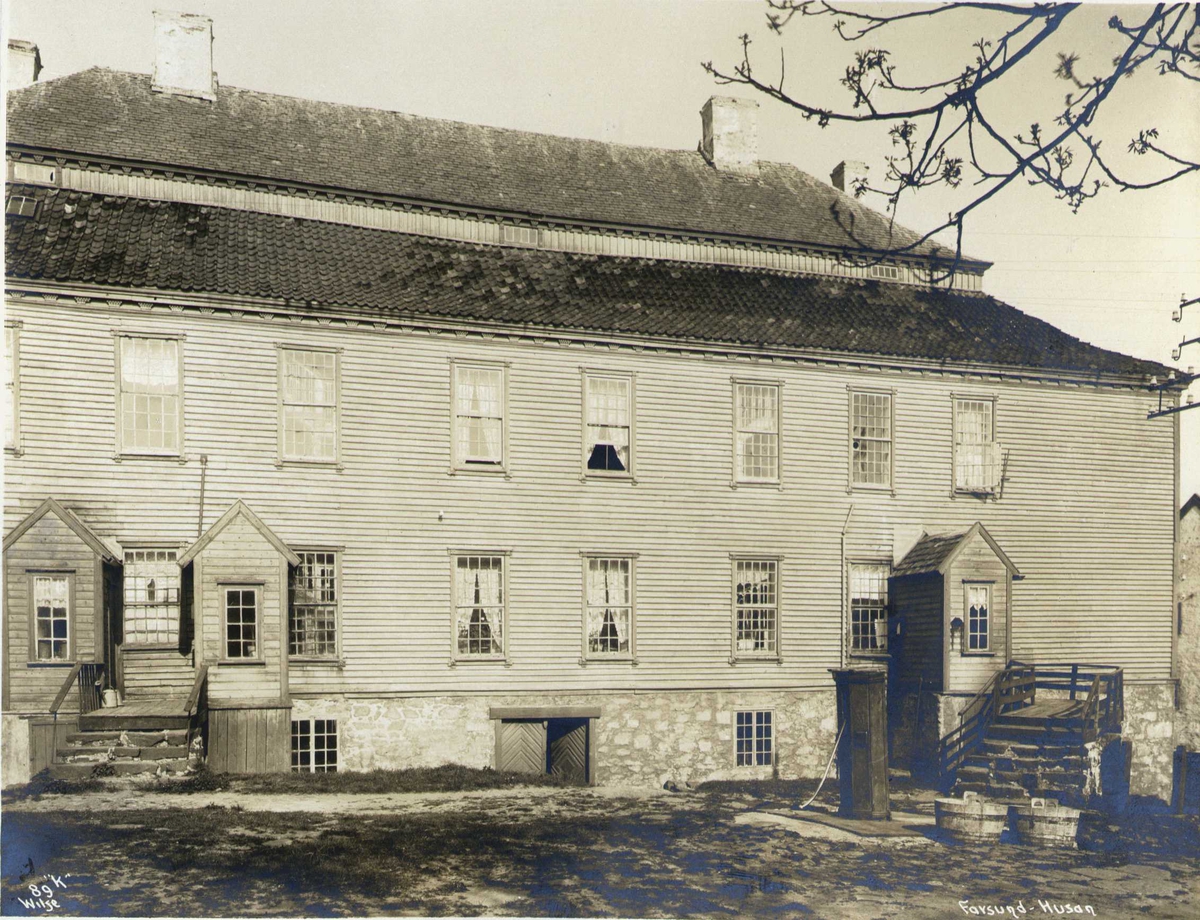 Anders Beer Wilse, Hovedbygning sett fra baksiden, Husan, Farsund, Vest-Agder. Husan benyttes nå som rådhus. Fotografert 1912.