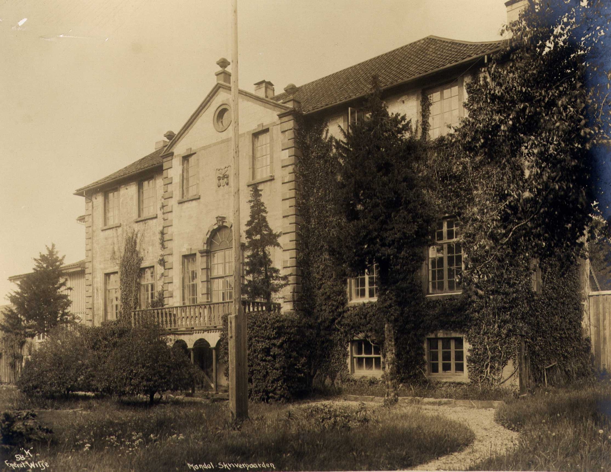 Anders Beer Wilse, Skrivergården, Mandal, Vest-Agder. Fotografert 1912.