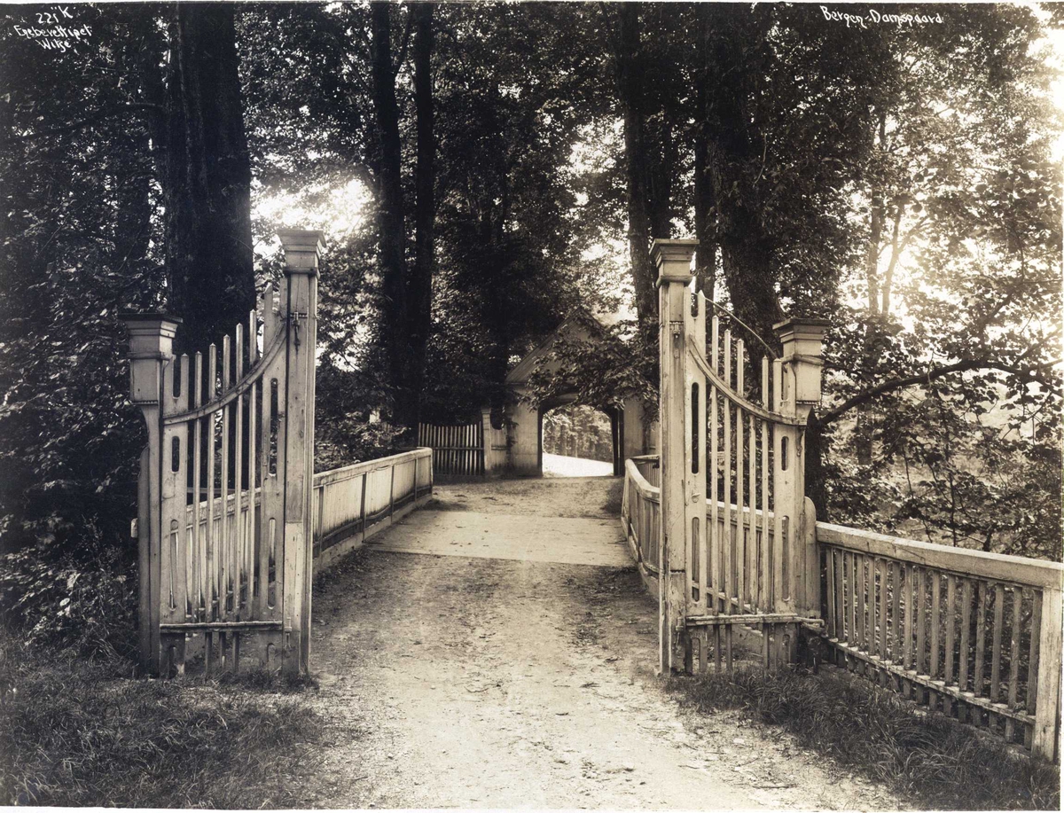 Anders Beer Wilse, Damsgård hovedgård, Bergen, Hordaland. Fotografert 1912.