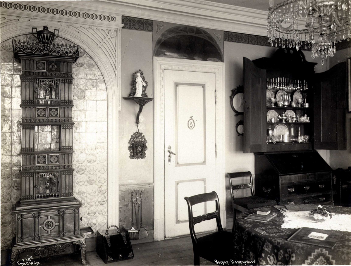 Anders Beer Wilse, Stuens interiør, Damsgård hovedgård, Bergen, Hordaland. Fotografert 1912.